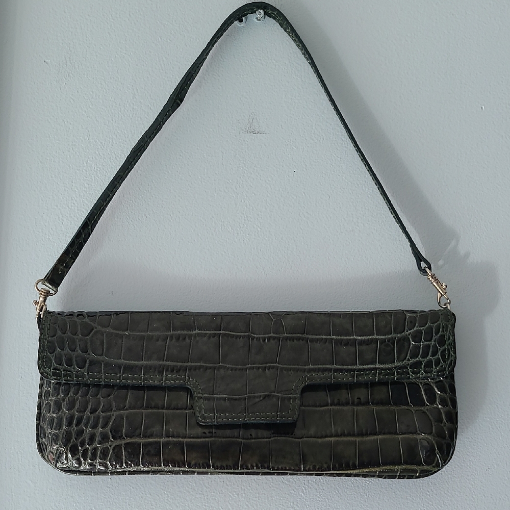 Elegant Black Crocodile-Embossed Women's Bag